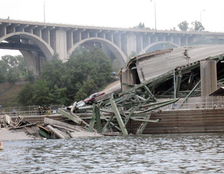 I-35W bridge collapse in Minneapolis, August 1, 2007